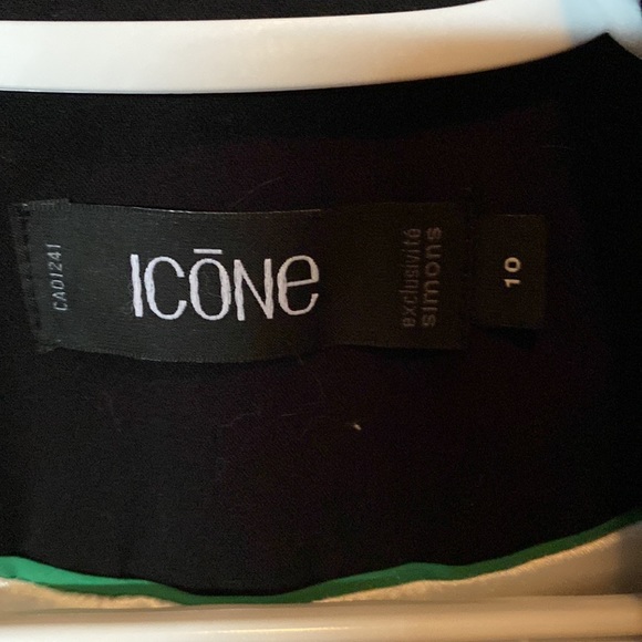 Blazer - Picture 2 of 3